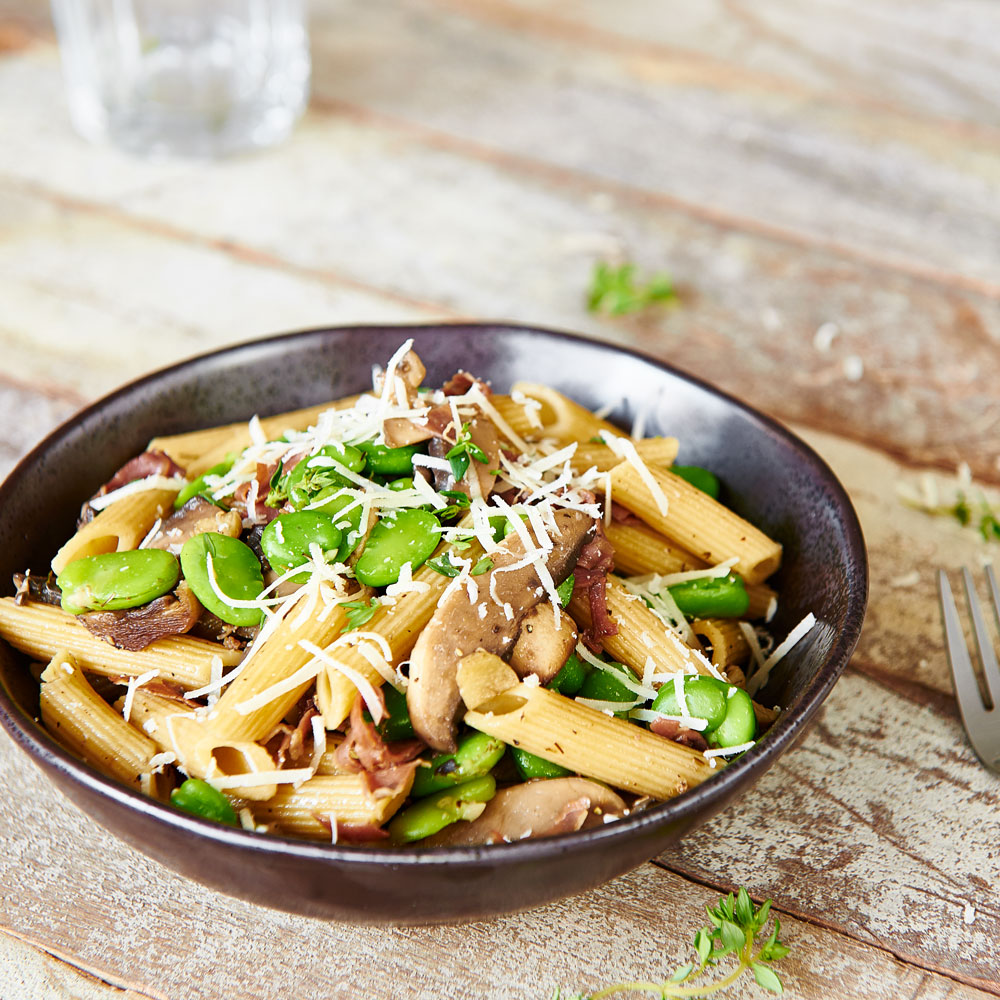 Crispy Prosciutto, Brown Mushrooms & Legumes with SMART Protein Penne